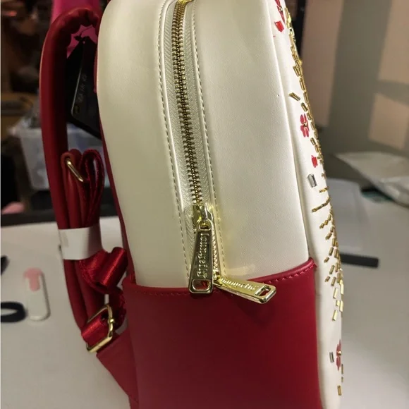 Loungefly Evil queen Backpack with Heart and Sword display picture 3